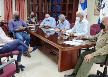 Ex presidentes ADP buscan salida a la  situación que afecta el sector educativo