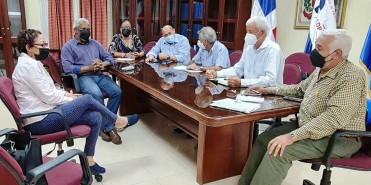 Ex presidentes ADP buscan salida a la situación que afecta el sector educativo