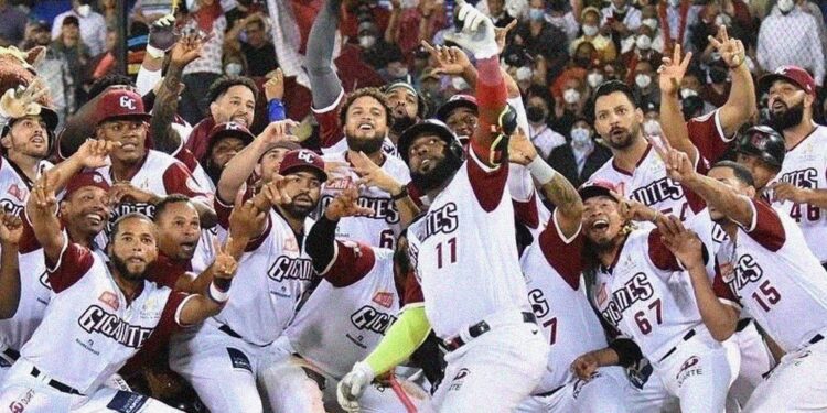 Gigantes se igualan con las Estrellas en la final