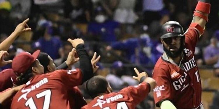 Gigantes detienen Tigres, Estrellas empatan con Águilas