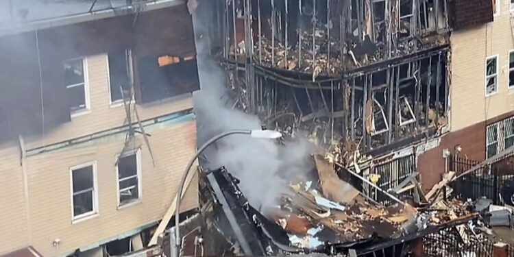 Otra tragedia en El Bronx; ahora 1 muerto y 8 herido por explosión