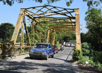 Cierran tránsito avehículos pesados por el puente Sabaneta sobre río Camú en La Vega