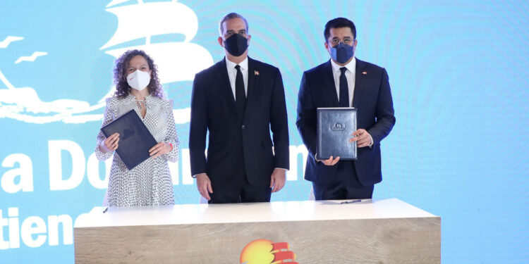 RD suscribe acuerdos con tour operador de Polonia, aerolíneas de España y Alemania