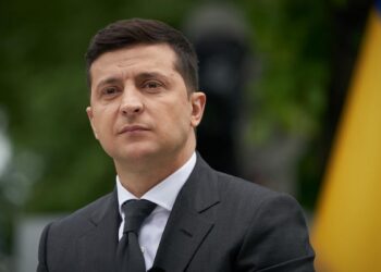 Presidente Zelenski pide a EEUU que no incite al "pánico" que ya afecta la economía de Ucrania