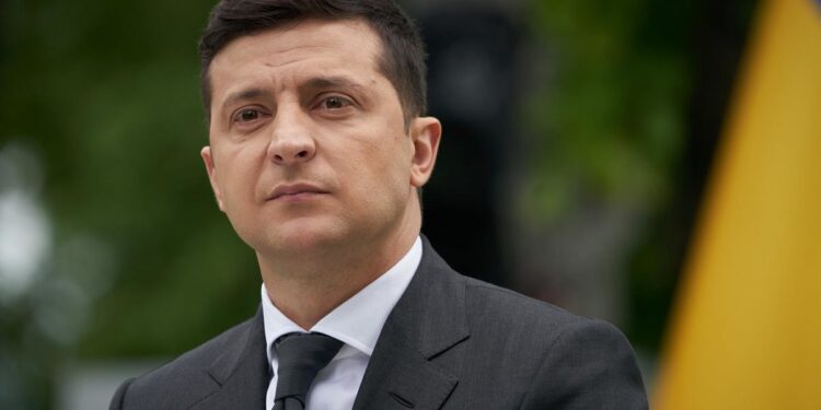 Presidente Zelenski pide a EEUU que no incite al "pánico" que ya afecta la economía de Ucrania