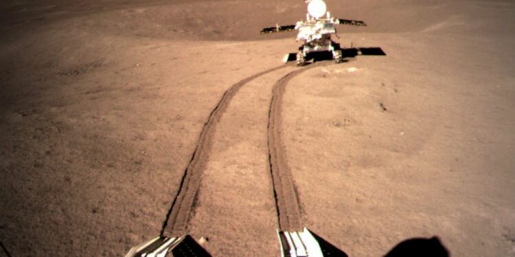 Explorador lunar chino recorre más de 1.000 metros en cara oculta de Luna