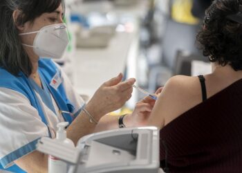 Los cambios menstruales tras vacunarse contra la Covid-19 son pequeños y de corta duración