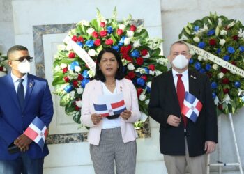 Directora del IDEICE expone cuál es la mejor manera de trabajar por el país