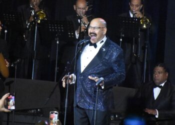 El merengue y la salsa reinaron en concierto de Los Rosario y Oscar de León