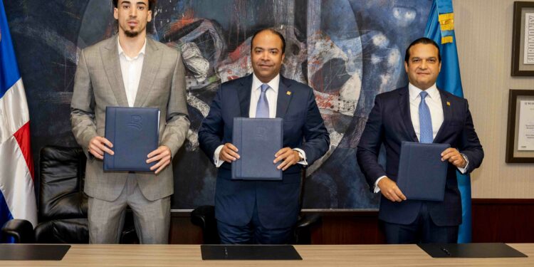 Banreservas firma acuerdo con el jugador de la NBA Chris Duarte