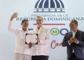 Abinader juramenta y entrega certificados de incorporación a 808 cooperativas 