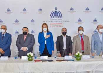 Presentan colección de libros por Bicentenario de la Independencia Efímera