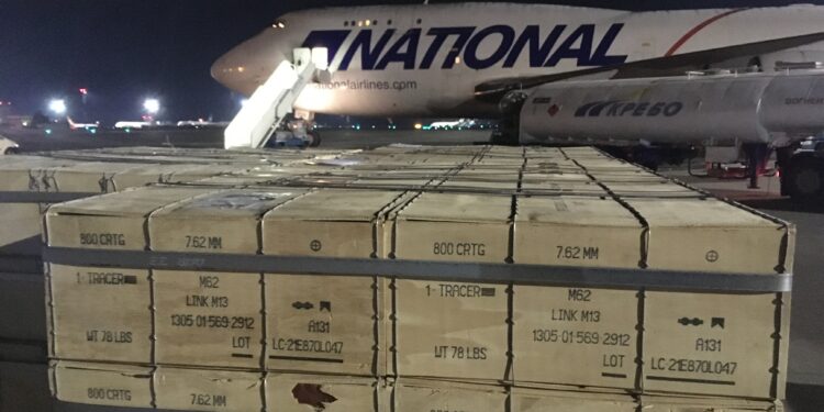 Llega a Kiev un nuevo cargamento militar de EEUU