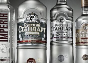 Licorerías canadienses retiran vodka ruso de estanterías