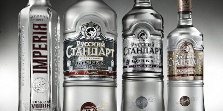 Licorerías canadienses retiran vodka ruso de estanterías