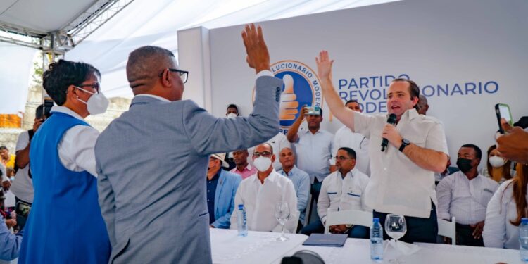 Alcaldesa de La Guáyiga y cientos de dirigentes se juramentan en el PRM