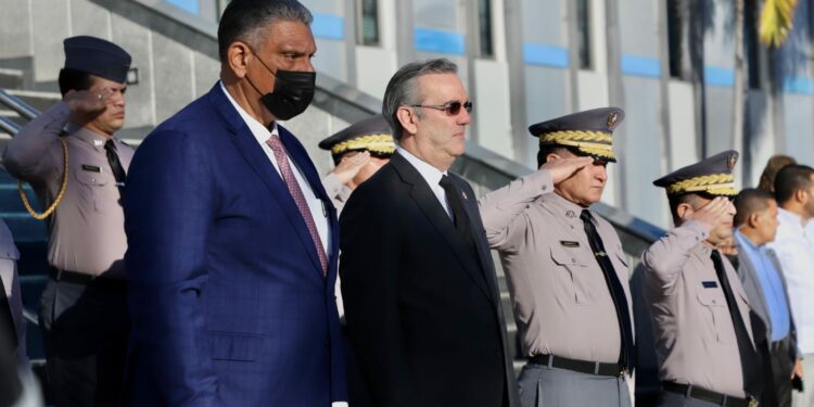 Aprueban varios reglamentos de la Ley Orgánica de la PN en reunión encabezada por Abinader