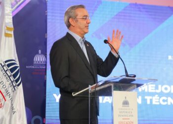 Abinader afirma la educación es el único camino al éxito, las oportunidades y el empleo