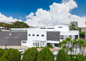 Espaillat Cabral renueva certificación internacional