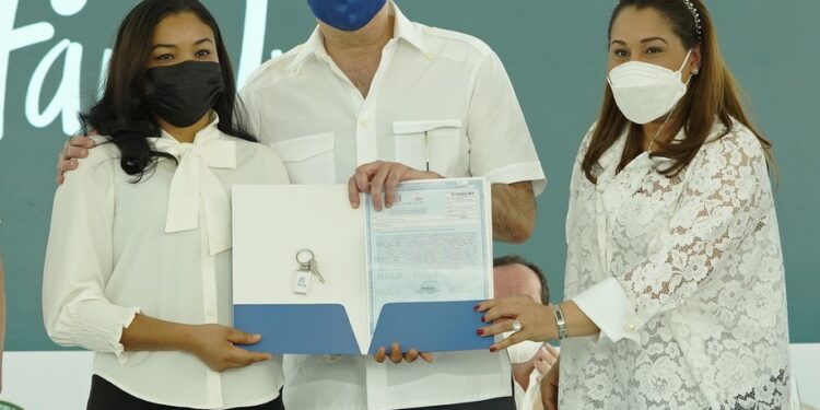Entregan apartamentos del Plan Nacional de Vivienda Familia Feliz a jefas de hogar