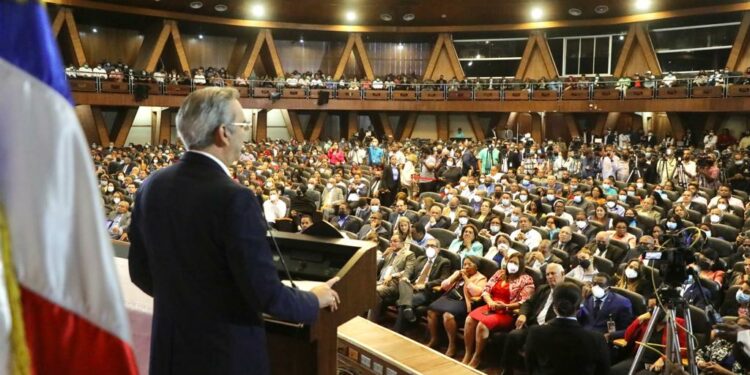 Así recibieron al presidente Luis Abinader en la UASD