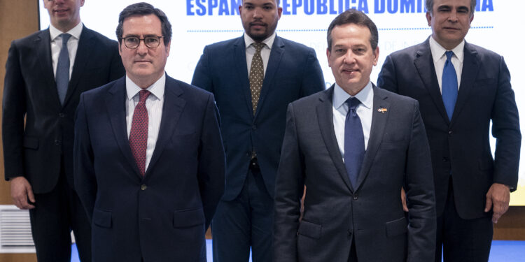 RD invita a España a beneficiarse del 'nearshoring' y de un clima de negocios favorable