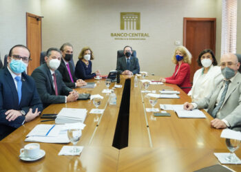 Valdez Albizu se reúne con delegación de Unión Europea