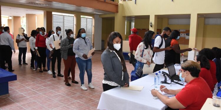 Ofertas de empleos simultáneas en el Distrito Nacional, Santiago y Montecristi