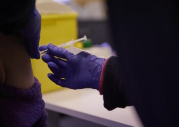 Se confirma que tres dosis de vacuna Pfizer son más efectivas que dos