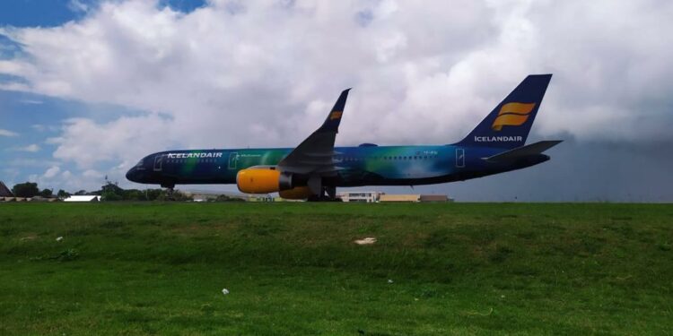 Tras más de una década RD recibe vuelo islandés