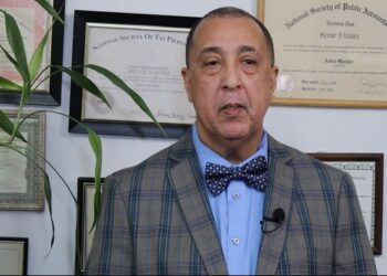 Contador dominicano insta latinos con ITIN a reclamar créditos fiscales