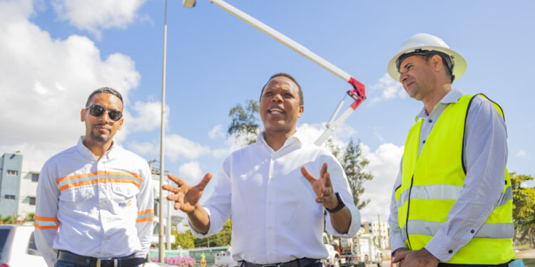 Edesur inicia iluminación de la autopista 30 de Mayo