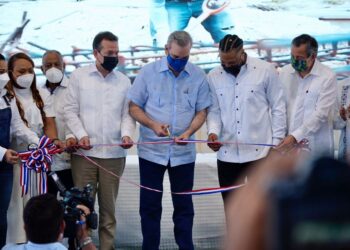 Presidente Abinader inaugura empresa de Robinson Canó en San Pedro de Macorís