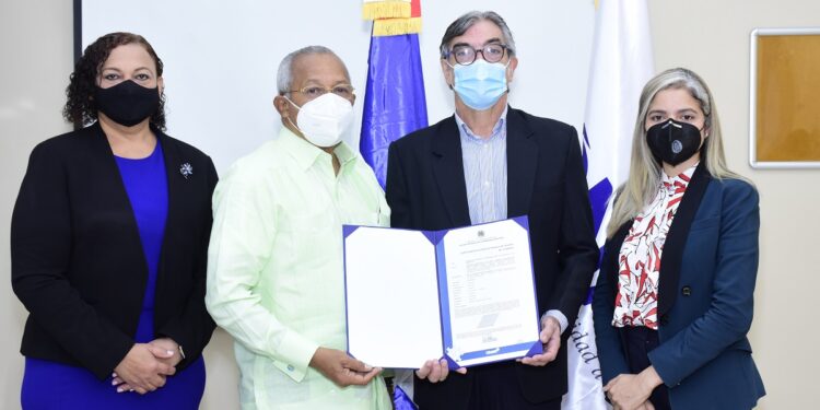 INTEC patentiza tablero fabricado a partir del reciclaje de botellas