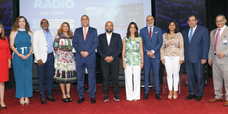 Indotel discute en panel sobre retos y oportunidades en la radiodifuson en RD