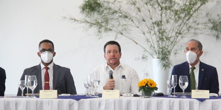 Gobierno pagará más de 278 millones adeudados a universidades por concepto de becas