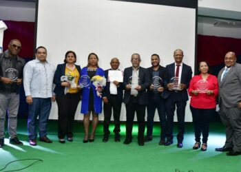 La ONDA realiza exitoso conversatorio en Bonao, donde reconoce artistas