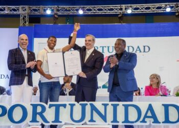 Presidencia gradúa 371 nuevos técnicos-profesionales de “Oportunidad 14-24”