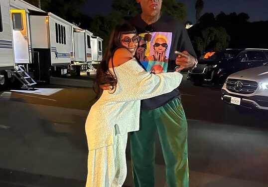 Tokischa graba dembow y video musical con el ex NBA Dennis Rodman 