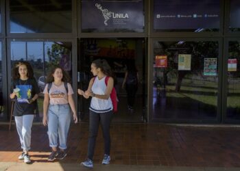 Brasil ofrece becas para dominicanos en universidad pública federal