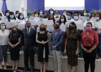 28 mujeres reciben certificados de emprendimiento