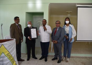 Alcaldía de Barahona reconoce ex presidente CMD, Waldo Suero