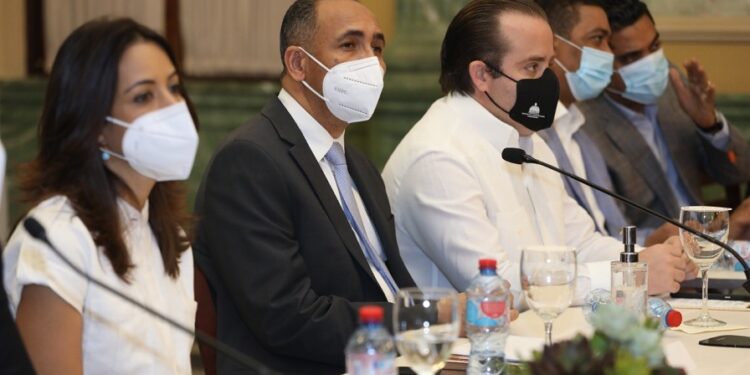 Anuncian internet de Banda de Ancha a 26 municipios pobres del país