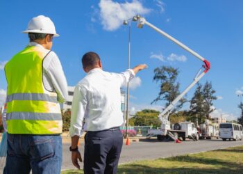 Edesur inicia iluminación de la autopista 30 de Mayo