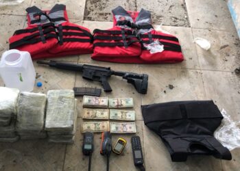 Apresan a dos dominicanos con 15 paquetes de cocaína en SPM