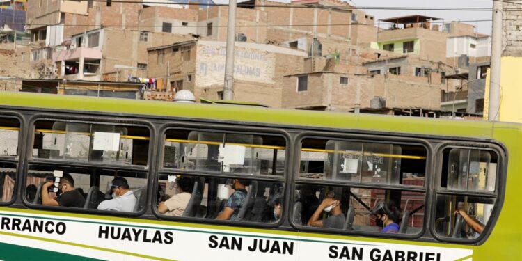 Al menos 20 muertos por el accidente de un autobús en el norte de Perú