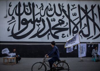 Universidades de Afganistán reabren con segregación por sexos