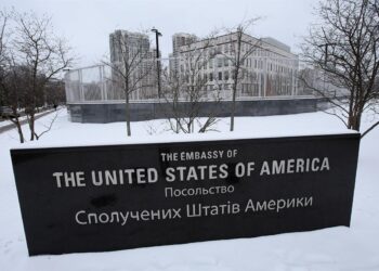 Estados Unidos cierra su Embajada en Ucrania
