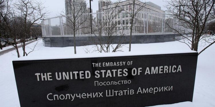 Estados Unidos cierra su Embajada en Ucrania