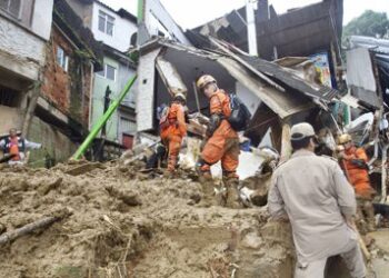 Ascienden a 66 los muertos por las inundaciones en el sur de Brasil